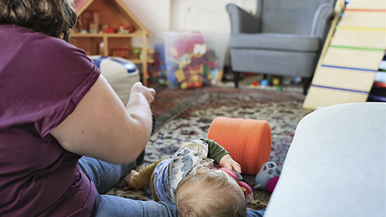 Mutter und Kind zur Veranschaulichung des Themas, Link führt zum Artikel in der Süddeutschen Zeitung, wird in neuem Fenster geöffnet